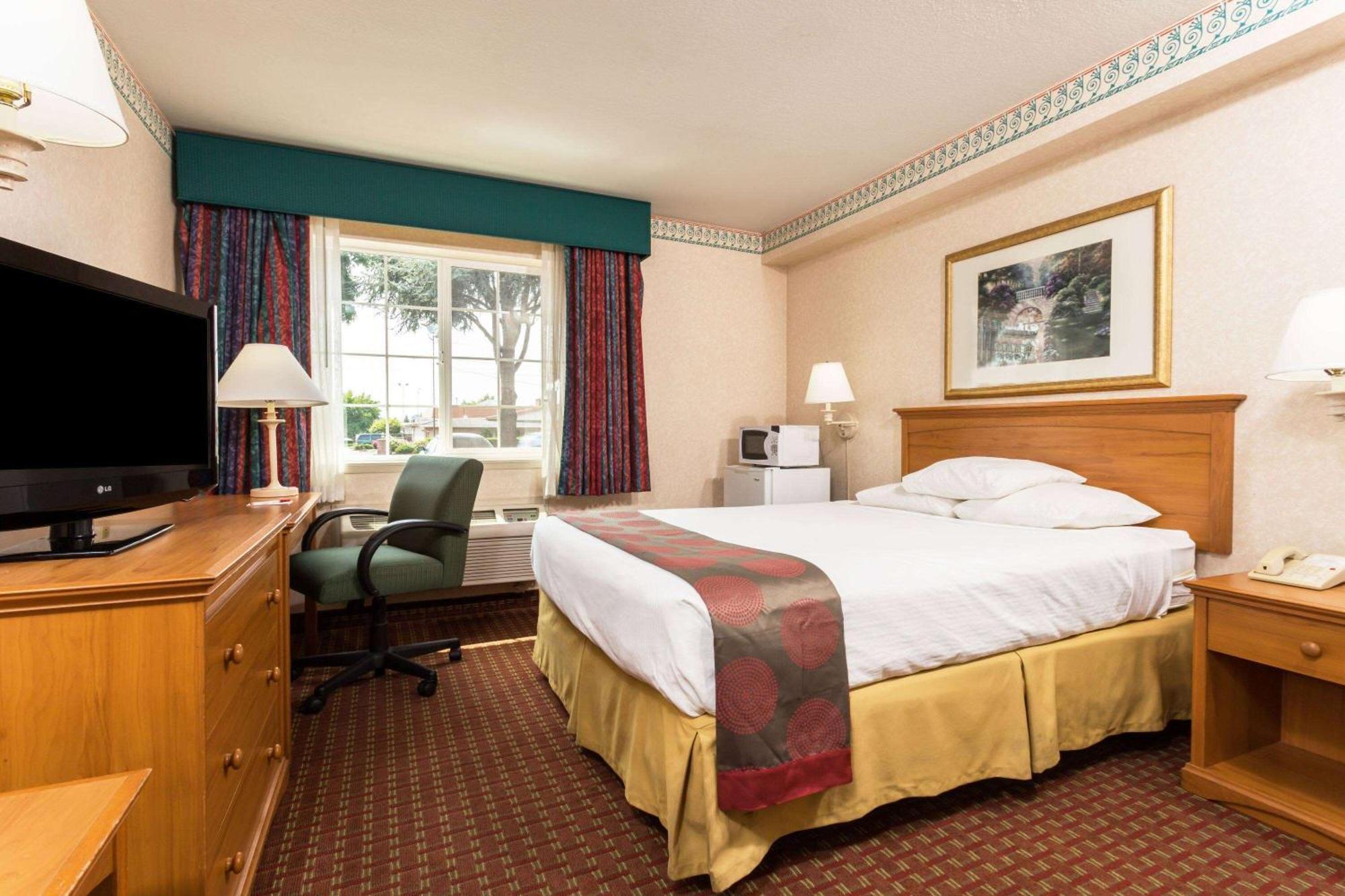 Ramada By Wyndham