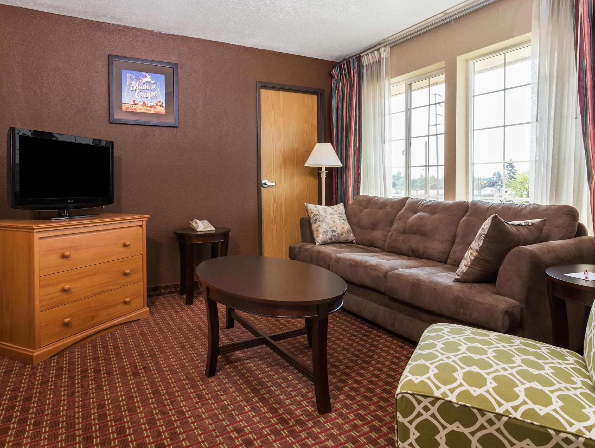Hotel Ramada By Wyndham Portland