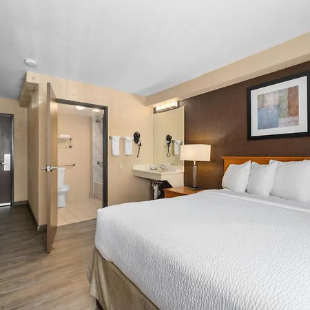 Ramada By Wyndham Portland Hotel Exterior photo