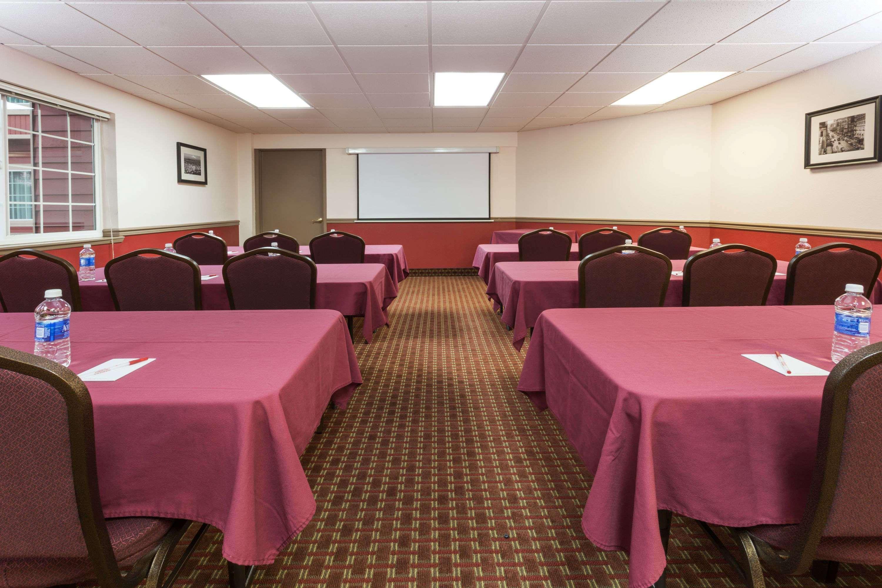 Hotel Ramada By Wyndham Portland